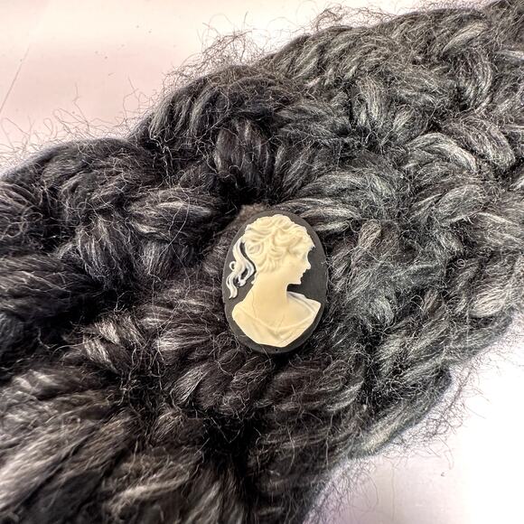 Hand Knit Wool Scarf Womens Cameo Brooch Soft Cozy Winter Chunky Classic Wrap - Picture 3 of 10